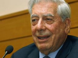 Mario Vargas Llosa confió en que la fraternidad le sirva como un extraordinario estímulo en su trabajo como escritor. EFE  /