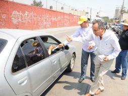 Durante su recorrido, Fernando Garza refirió que recibió quejas de la administración pasada. ESPECIAL  /