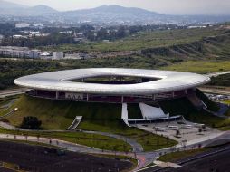 Muchos cambios vendrán en Chivas en los próximos meses empezando con el pasto natural. MEXSPORT  /