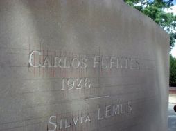 Todavía con las líneas de trazo, la lápida, que no esperaría muchos años para ser inscrita con la fecha final. EL UNIVERSAL  /