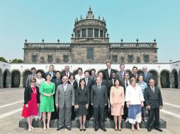 En la imagen, el Presidente Felipe Calderón (centro) acompaña a los ministros de Empleo y Trabajo del G-20. ESPECIAL  /
