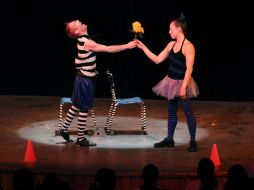 El ciclo permitirá a estudiantes de teatro realizar obras profesionales como las presentadas por Los Foutoukours en el FCM. ARCHIVO  /