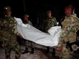Las tropas colombianas redoblan esfuerzos para atrapar a los rebeldes que asesinaron a 12 militares. EFE  /