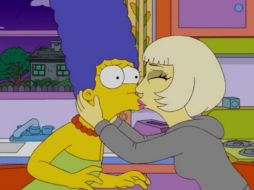Marge y gaga platican en la cocina cuando se da el ''contacto humano''. ESPECIAL  /