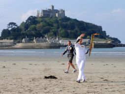 El retraso fue de aproximadamente 10 minutos en la llegada de la antorcha al puente colgante de Clifton. AP  /