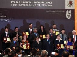 Felipe Calderón encabezó la entrega de la presea Lázaro Cárdenas 2012 en el marco de la Ceremonia del Día del Politécnico. NOTIMEX  /