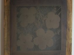 La obra de Andy Warhol, 'Flowers' fue vendido por  5.86 millones de dólares. AP  /