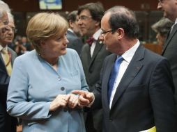La canciller alemana, Angela Merkel  y el presidente francés, Francois Hollande. AFP  /