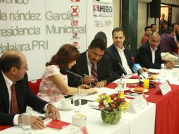 El candidato priísta se reunió con integrantes de la Cámara Mexicana de la Industria de la Construcción. ESPECIAL  /