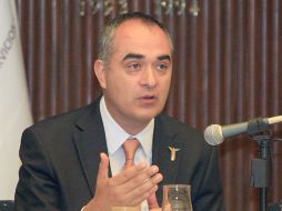 El aspirante a la alcaldía tapatía dijo que apoyará el desarrollo de tianguis y mercados de la ciudad. ESPECIAL  /