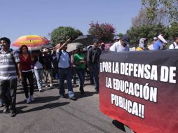 Integrantes del magisterio pertenecientes a la sección 22 del SNTE, demandan solución a sus demandas. EL UNIVERSAL  /