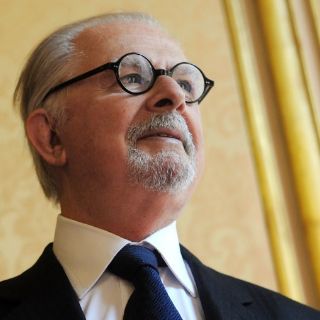 Botero condecorado en París, durante día dedicado a Fuentes