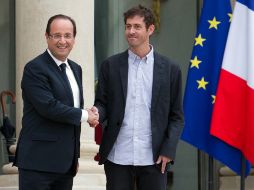 El presidente francés, François Hollande, recibió al periodista Romeo Langlois. AFP  /