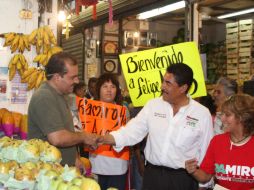 Ramiro Hernández se comrpometió a impulsar la construcción de un estacionamiento en el Mercado Felipe Ángeles. ESPECIAL  /
