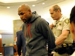 Floyd Mayweather debió comenzar la pena de cárcel en enero. AFP  /