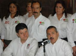 En una reunión Beltrones (al micrófono) llamó a los priistas a cerrar filas ante un ''difícil'' proceso electoral.NTX  /