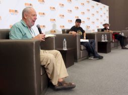 Freddy Ginebra (i), Eduardo Meneses y Roco durante el panel 'Desarrollo Social y Música' en la FIM.  /