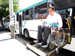 Usuarios del transporte público discapacitados sufren las consecuencias de la falta de transporte especial. ARCHIVO  /
