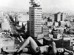 Gloria Mestre. La bailarina en una azotea, en 1965. Obra de Hector García, publicada en el libro 'Pata de Perro'. El Universal  /