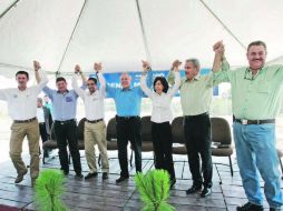 Fernando Guzmán (centro), junto con los candidatos panistas a las alcaldías metropolitanas. ESPECIAL  /