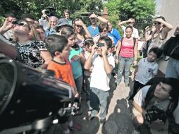 Interesados en el fenómeno estelar, intentan apreciar Venus desde la Tierra.  /