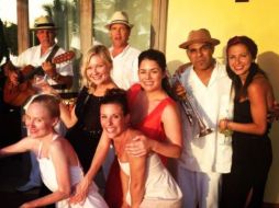 La actriz mostró unas fotografías a lado de sus amigas en la playa, Punta de Mita. ESPECIAL  /