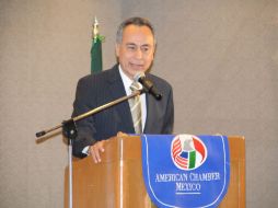 El candidato del PRD en su discurso ante empresarios. ESPECIAL  /