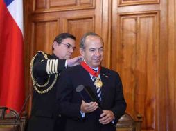 El presidente Felipe Calderón es condecorado con la Orden al Mérito del Senado de la República de Chile. EL UNIVERSAL  /