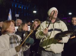 Las manifestaciones con cacerolas se desarrollaron en varios barrios acomodados del norte de Buenos Aires. AP  /
