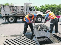 La basura que la gente deja en la calle es el principal problema para las bocas de tormenta.  /