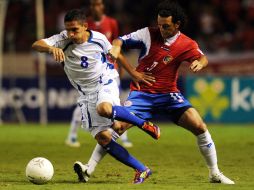 Las acciones del partido fueron muy disputadas en San José. AP  /