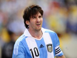 Neymar y Lionel Messi disputan un balón durante el partido. REUTERS  /