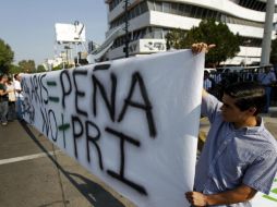 Manifestaciones registradas a las afueras del debate.  /