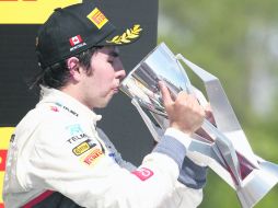 Sergio Pérez festeja en el podio de Montreal. AFP  /