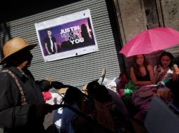 También en las cercanías del Zócalo, los fans de Bieber acampan. REUTERS  /