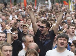 Miles de rusos se manifiestan a pesar de la nueva ley que endurece las sanciones y multas a las marchas. EFE  /