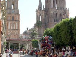 Durante todo el día, decenas de personas disfrazadas desfilarán desde la Iglesia de San Antonio hasta el Jardín Central. ARCHIVO  /