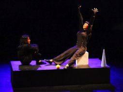 En escena, Mario Montaño y Claudia Recinos, dan vida a Liz y María.  /