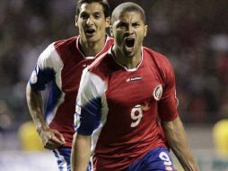 Saborio (9) fue el hombre clave en el triunfo de Costa Rica. EFE  /