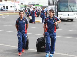 Marco Fabián y Omar Arellano antes de salir rumbo a Europa.  /