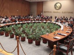 La Comisión de Quejas y Denuncias del IFE acordó mantener al aire el spot en el que el jefe de gobierno capitalino. ARCHIVO  /