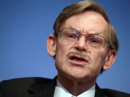El presidente del BM Robert Zoellick presenta el tratado donde se plantea el manejo de recursos para los accidentes. AFP  /