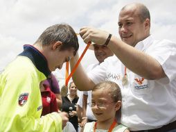 Enrique Alfaro acudió a la Unidad Deportiva López Mateos para celebrar el Día del Padre. ESPECIAL  /