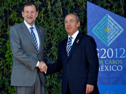 El Presidente del Gobierno español, Mariano Rajoy, al ser recibido por el presidente de México, Felipe Calderón. EFE  /