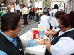 Las personas podrás realizarse revisiones de Glucosa. Colesterol y toma de presión. ESPECIAL  /