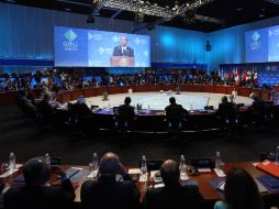 Calderón, presidente de turno del Grupo de los 20, dio la bienvenida a los líderes mundiales. AP  /