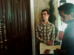 Ya que no obtuvieron respuesta vía ventanilla, los jóvenes tocaron las puertas de Casa Jalisco, pero tampoco se les recibió.  /