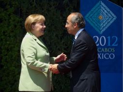 El Presidente Felipe Calderón recibe a la canciller Angela Merkel. AFP  /