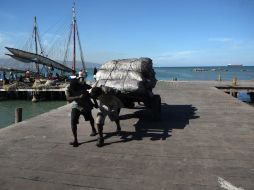 La infraestructura de Haití, incluida la médica, sigue siendo de calidad pobre y es incapaz de sostener una actividad normal. ARCHIVO  /