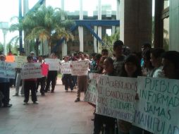 Maestros y alumnos del COBAEJ se manifiestan en las afueras de la SEJ, permanecerán todo el día.  /